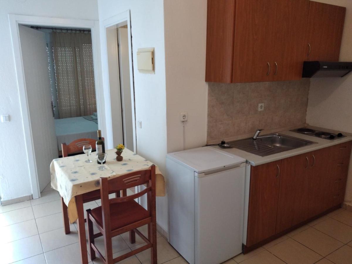 Apartments Gregory & George Hanioti Bagian luar foto
