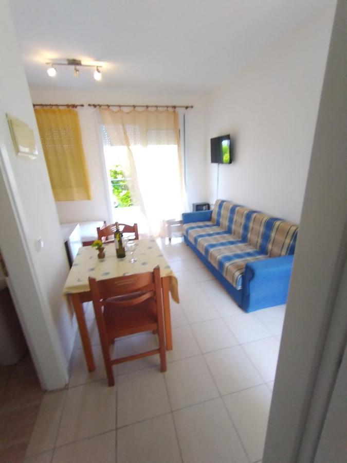 Apartments Gregory & George Hanioti Bagian luar foto