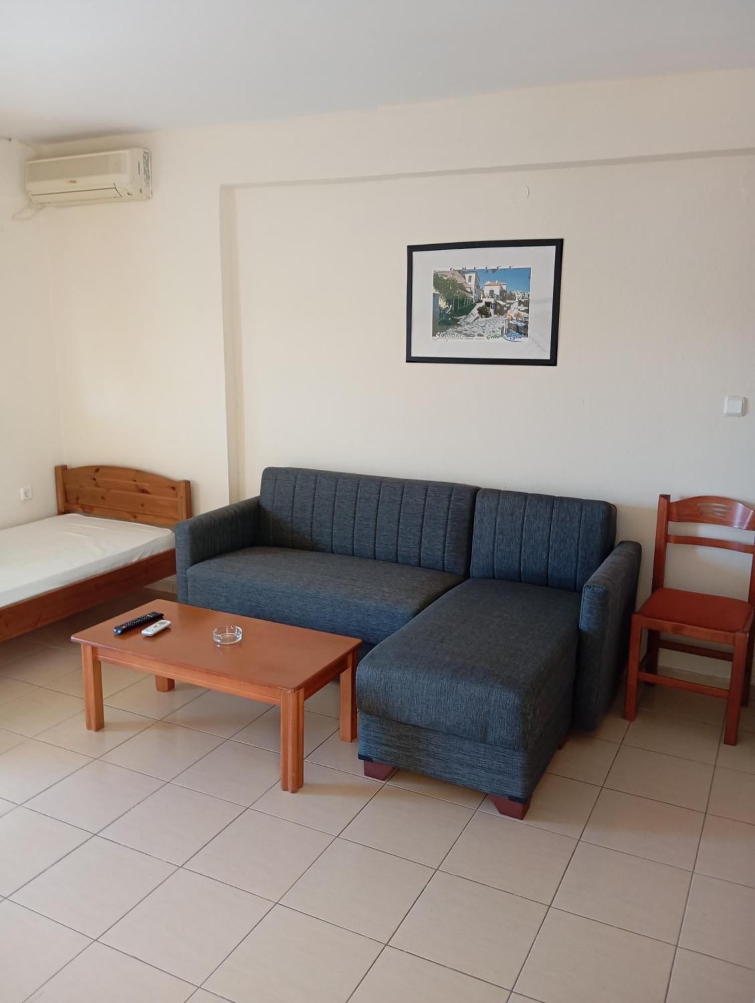 Apartments Gregory & George Hanioti Bagian luar foto
